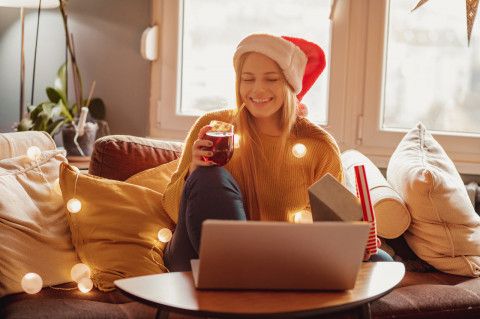 Spice it up! Hoe overleef je de online kerstbierproeverij en nieuwjaarsreceptie? - Column DFT 21 december 2020